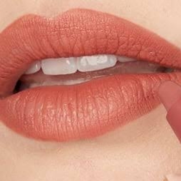 NARS Velvet Lip Pencil in Take Me Home (Tan Rose Metallic Pearl Finish) - Picture 6 of 14